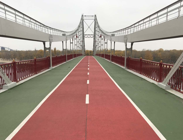 Парковий пішохідний міст