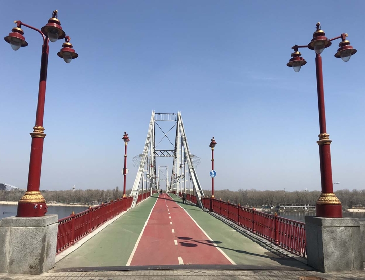 Парковий пішохідний міст