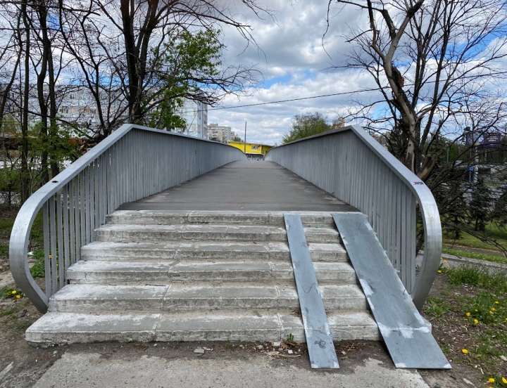 Залізобетонні надземні пішохідні переходи в Києві