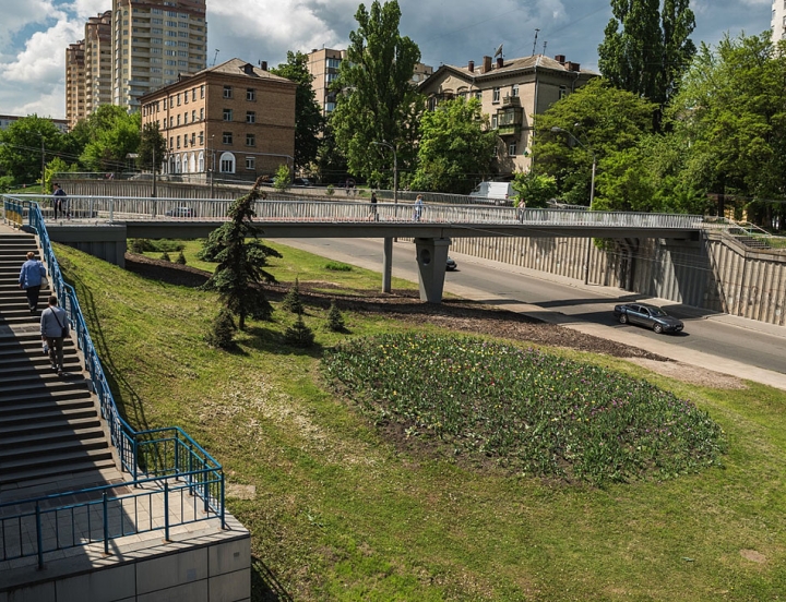 Залізобетонні надземні пішохідні переходи в Києві