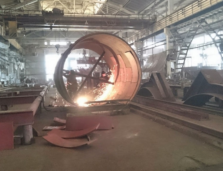 Царги напорного трубопроводу для ГЕС Сендже (фарбування на заводі металоконструкцій)